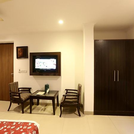 Airport Hotel Chanakya Delhi New Delhi Exterior photo