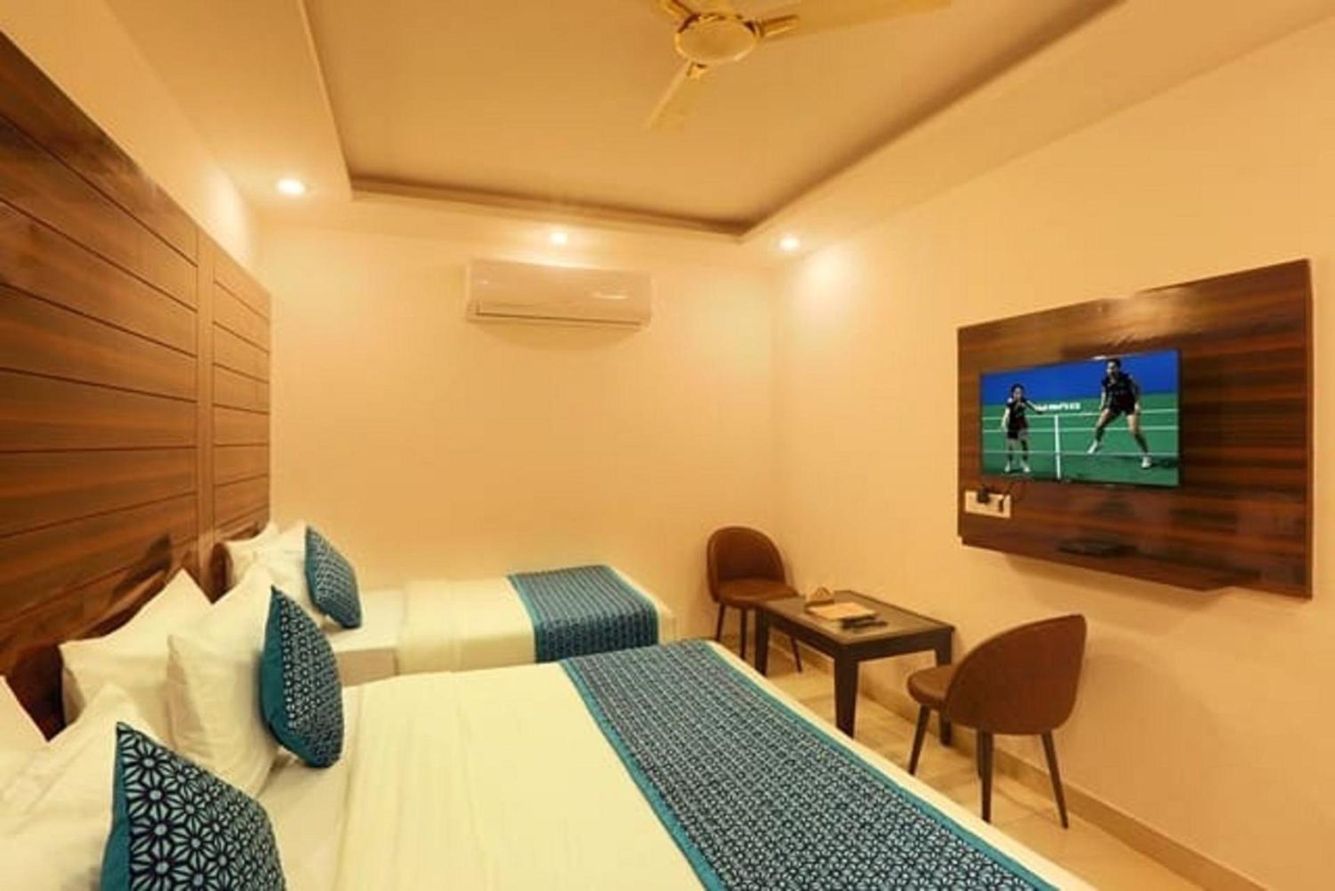 Airport Hotel Chanakya Delhi New Delhi Exterior photo