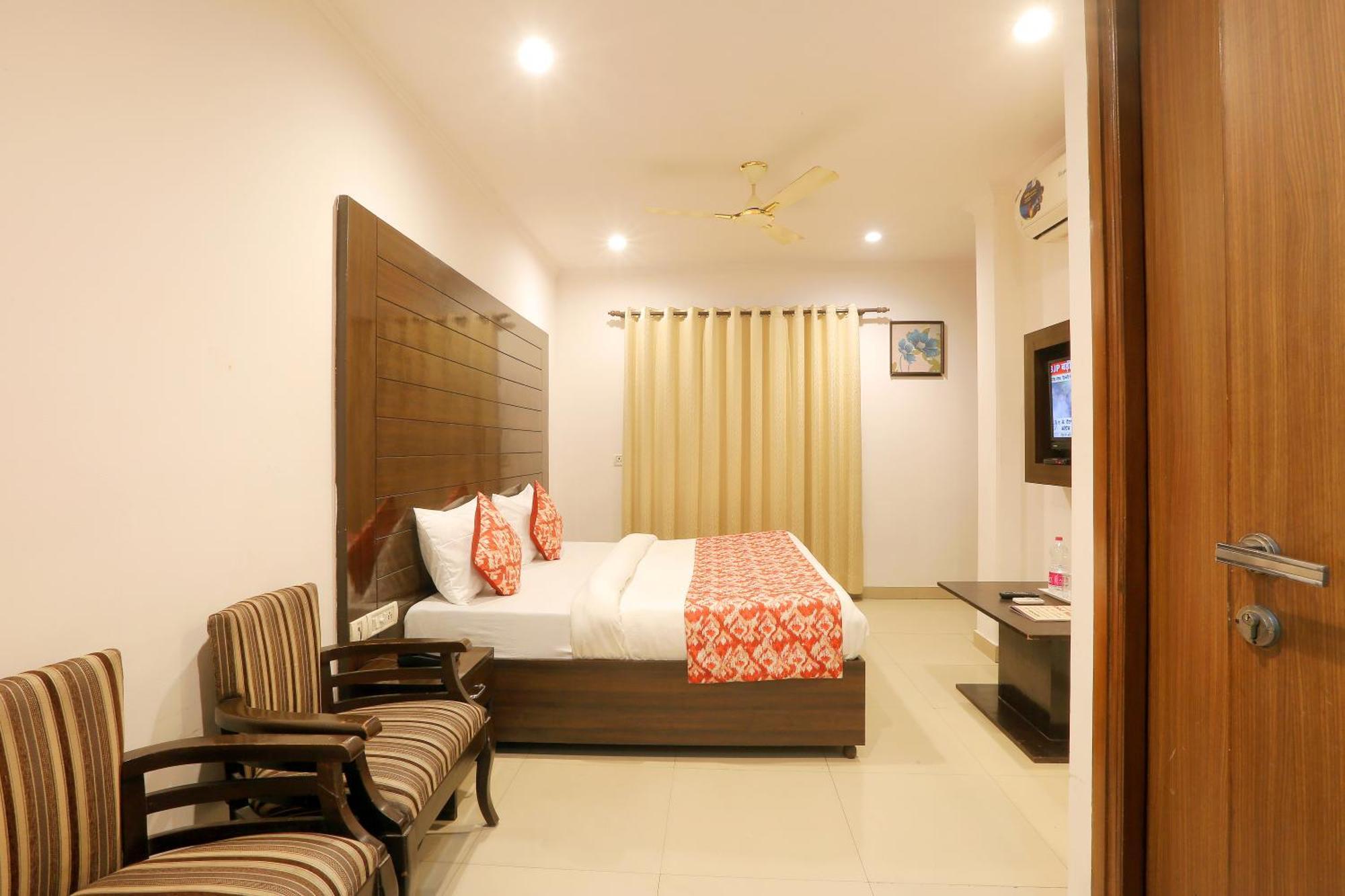 Airport Hotel Chanakya Delhi New Delhi Exterior photo