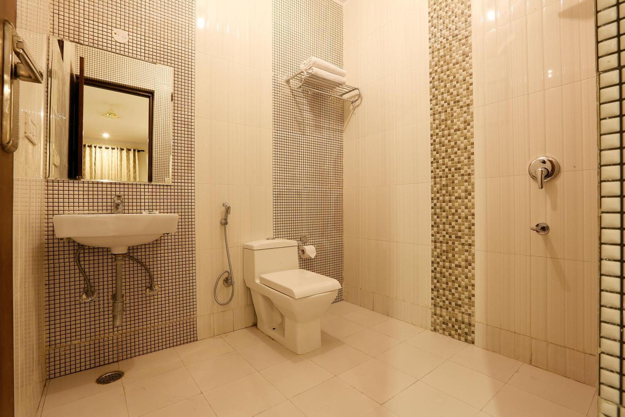 Airport Hotel Chanakya Delhi New Delhi Exterior photo
